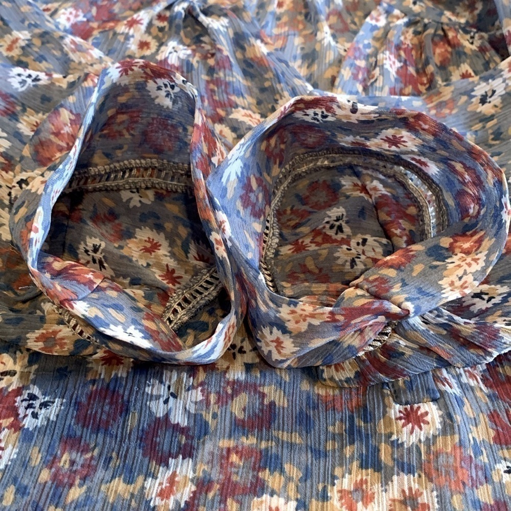 NWOT - Staring At Stars Sheer Flowy Blue Floral V-neck Blouse Size Small - Picture 14 of 15